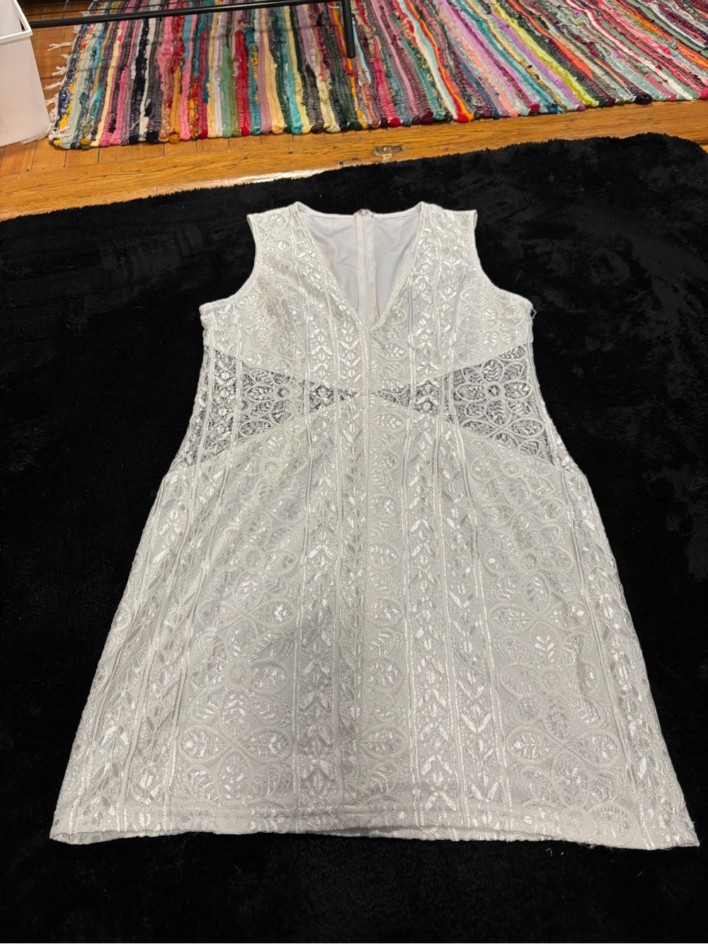 White Sleeveless V-Neck Party Dress